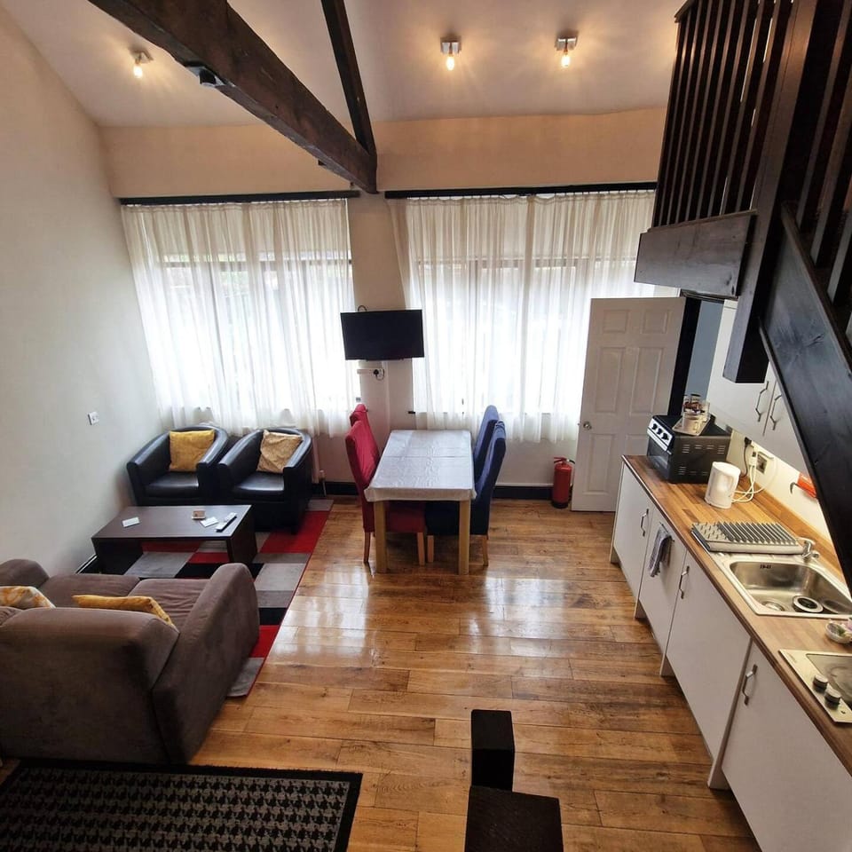 Seating area, Dining area, microwave, kitchen