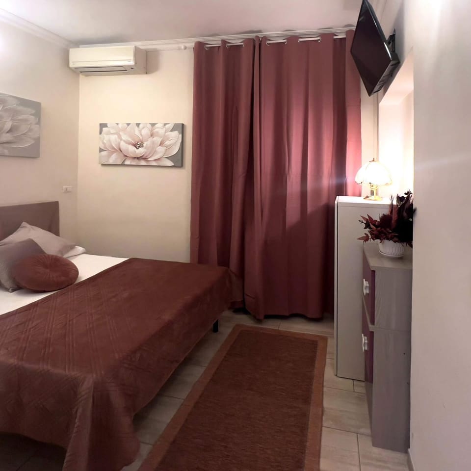 TV and multimedia, Bedroom, wardrobe, air conditioner