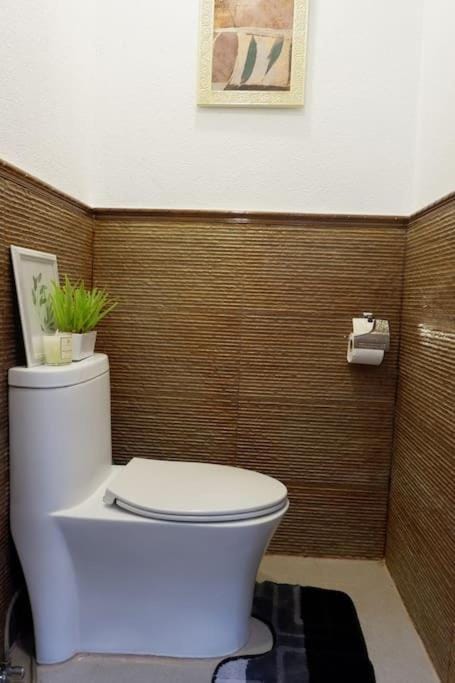 Whitehaus Courtyards 11 E Apartment in Cagayan de Oro
