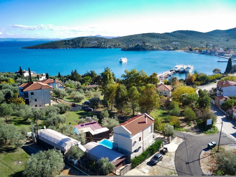 Property building, Natural landscape, Sea view, Street view