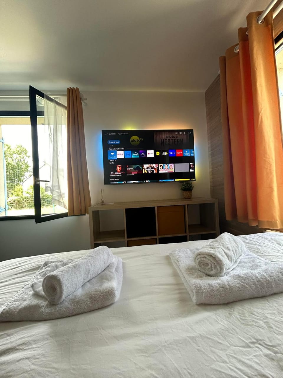 Bed, TV and multimedia, Evening entertainment