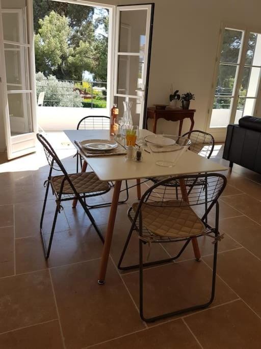 Cassis Presqu'Ile Calanques 2 pièces neuf, 50 m2 Apartment in Cassis