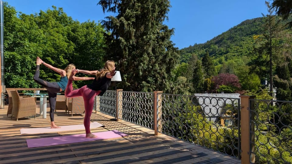 People, Natural landscape, Activities, View (from property/room), Balcony/Terrace, Garden view, Mountain view, group of guests