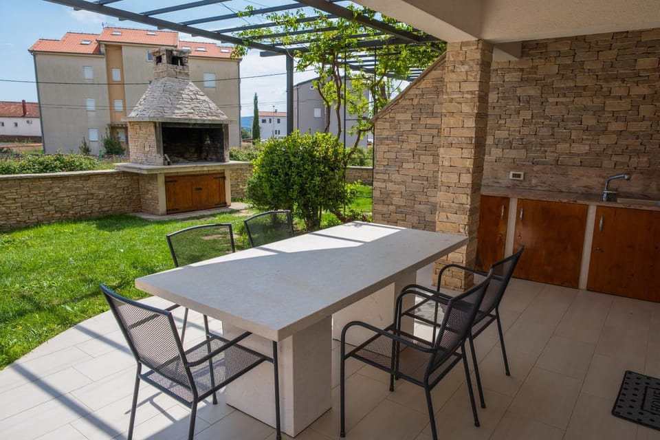 Spring, Day, Garden, Balcony/Terrace, Balcony/Terrace, Dining area