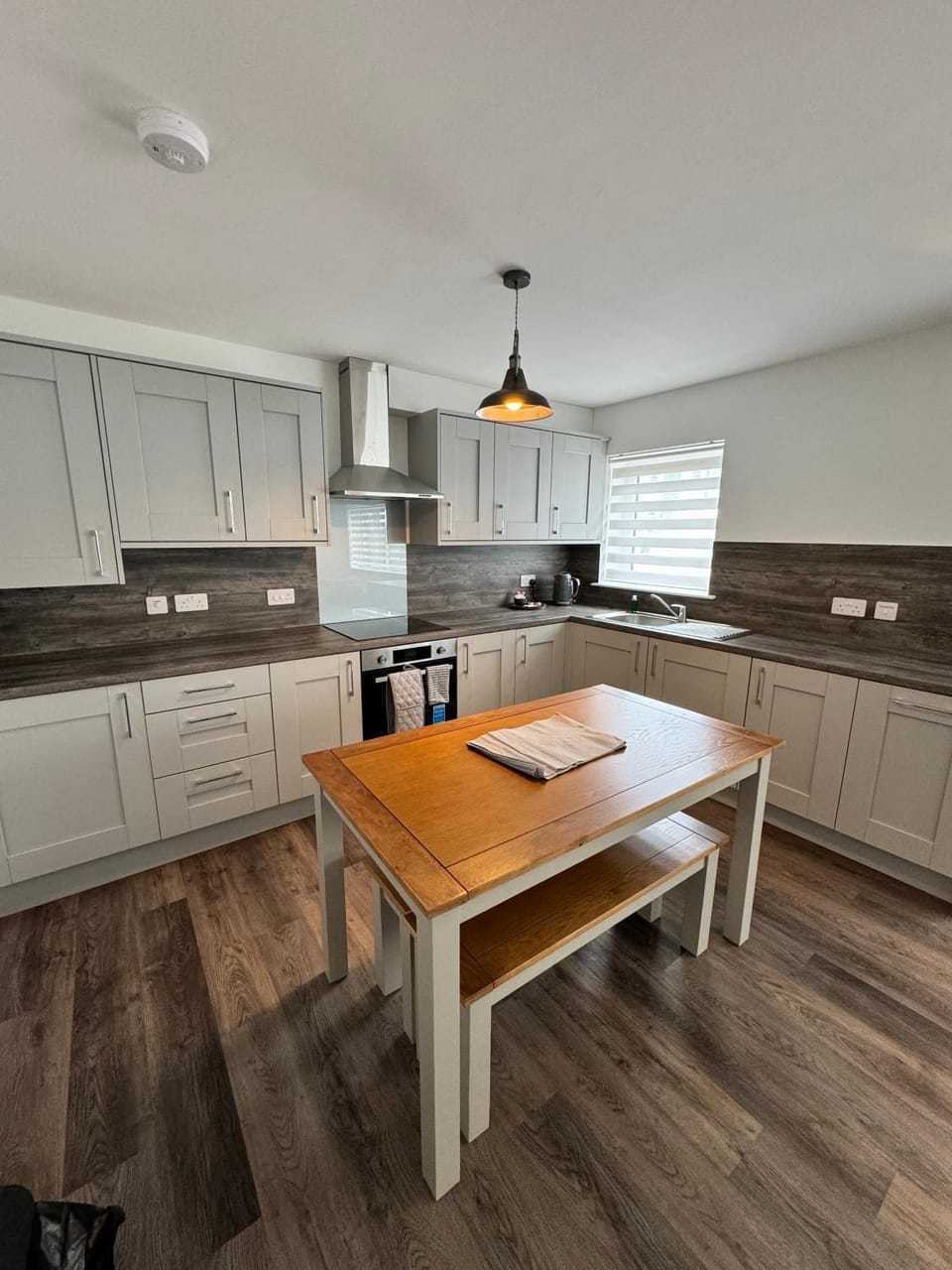 Kitchen or kitchenette, Dining area, stove