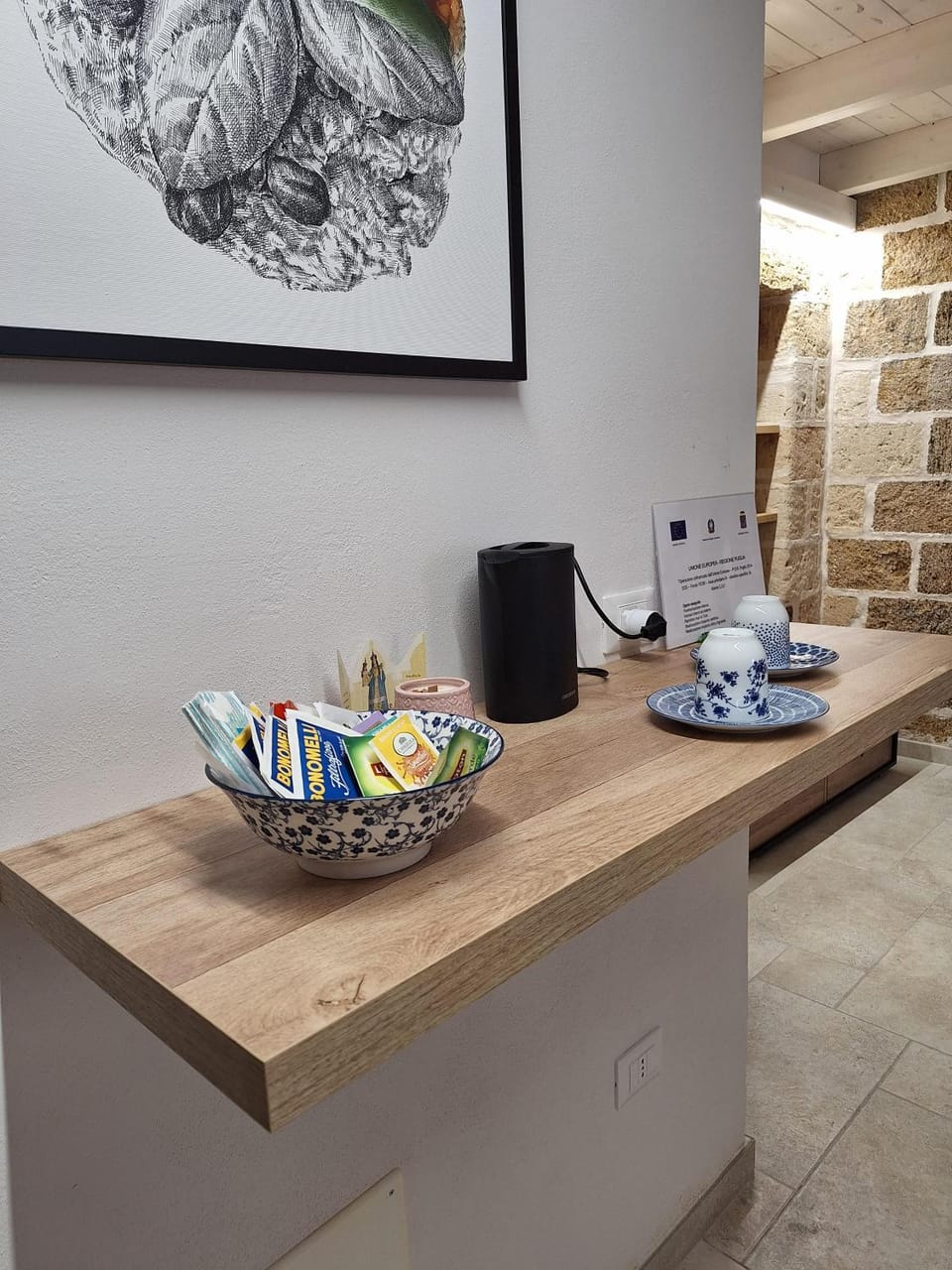 Coffee/tea facilities, Food and drinks