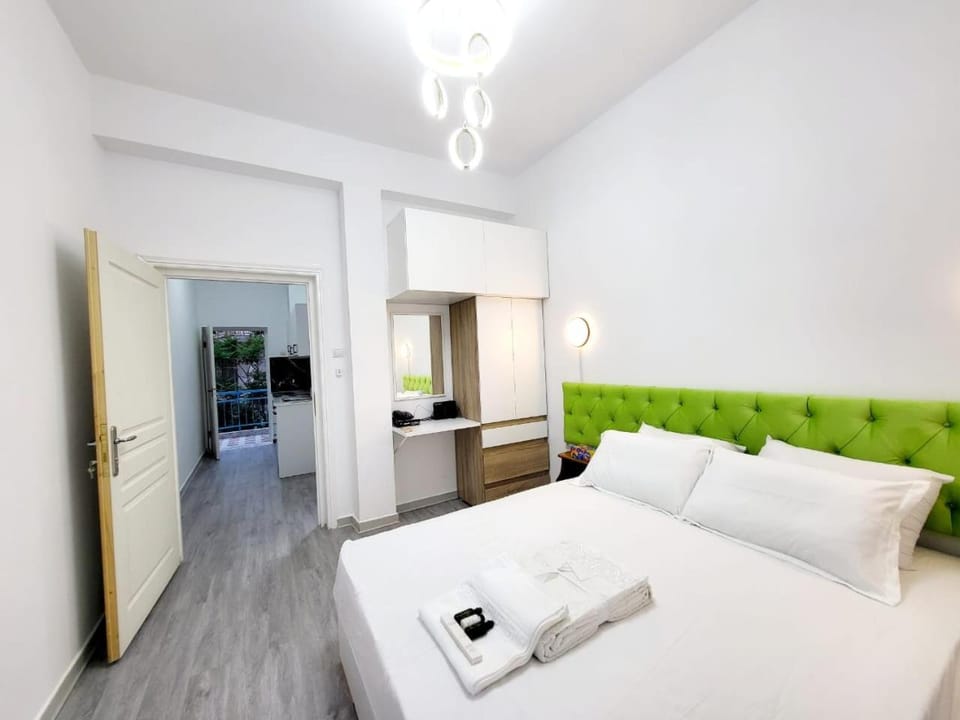 Photo of the whole room, Bedroom