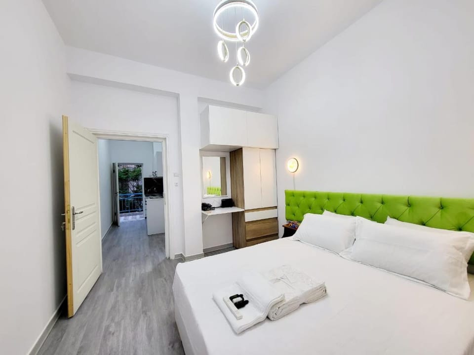 Photo of the whole room, Bedroom