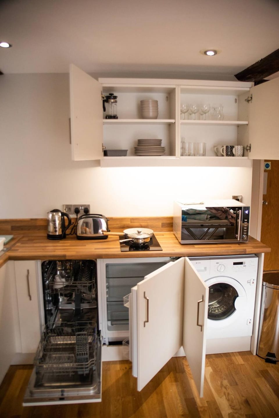 dishwasher, microwave, oven, stove, toaster, washing machine, kitchen