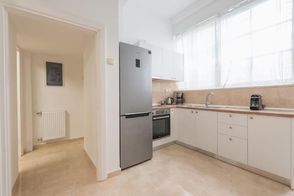 Victoria Wood Suite Apartment in Athens