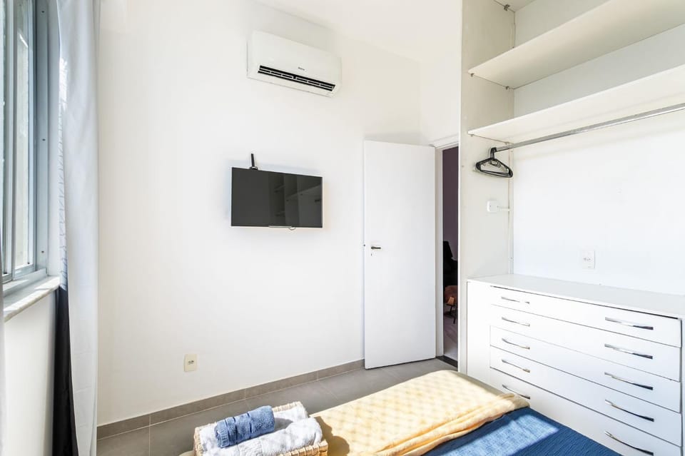 2BDRs 240m from Copacabana Beach | RP 186/1002 Apartment in Rio de Janeiro