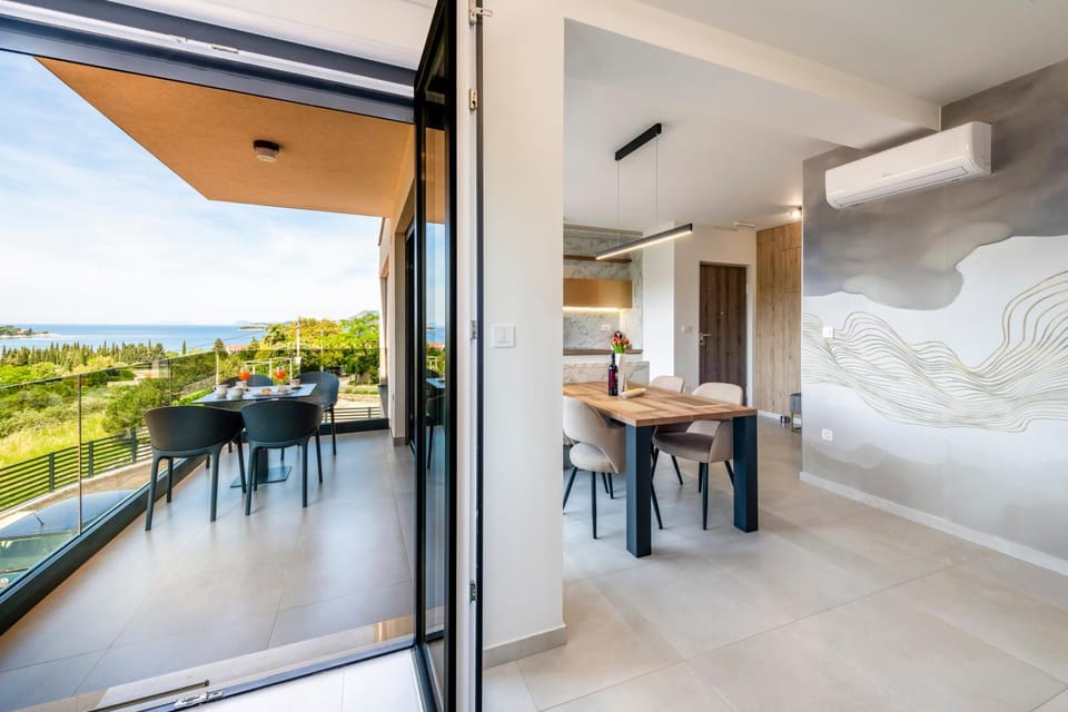 Day, Natural landscape, View (from property/room), Balcony/Terrace, Kitchen or kitchenette, Living room, Seating area, Dining area, air conditioner
