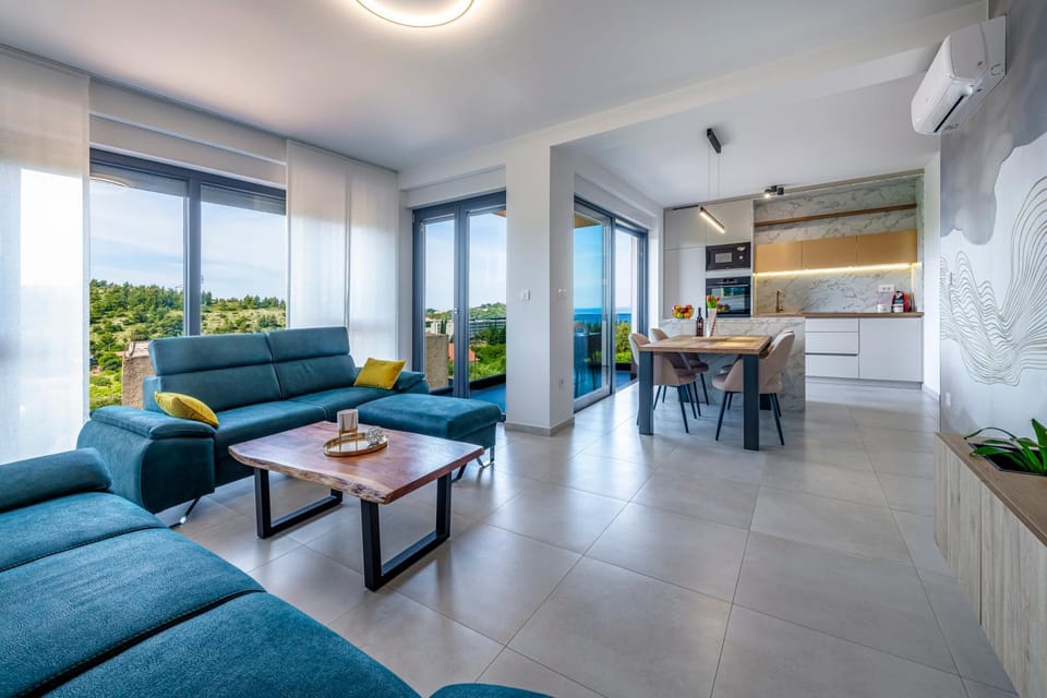 Kitchen or kitchenette, Living room, Seating area, Dining area