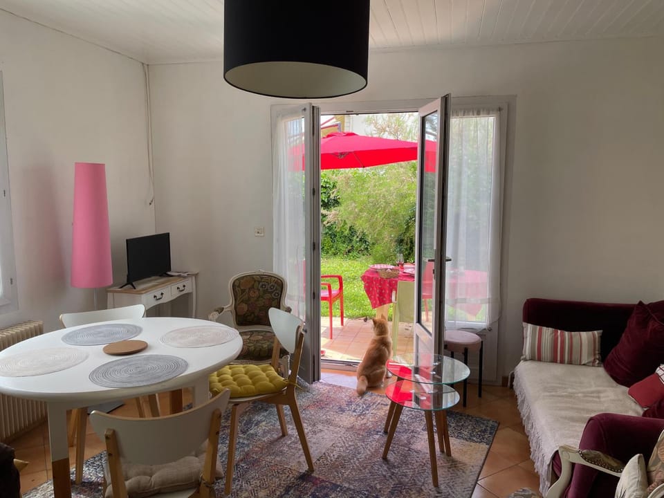 Garden, Living room, Pets, Garden view, pet friendly
