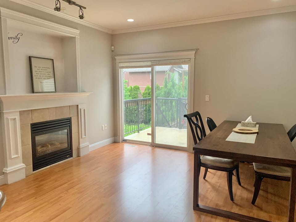 3 Bedrooms 1 Bath in SHARE HOUSE at Coquitlam Central Mall & skytrain Vacation rental in Port Coquitlam