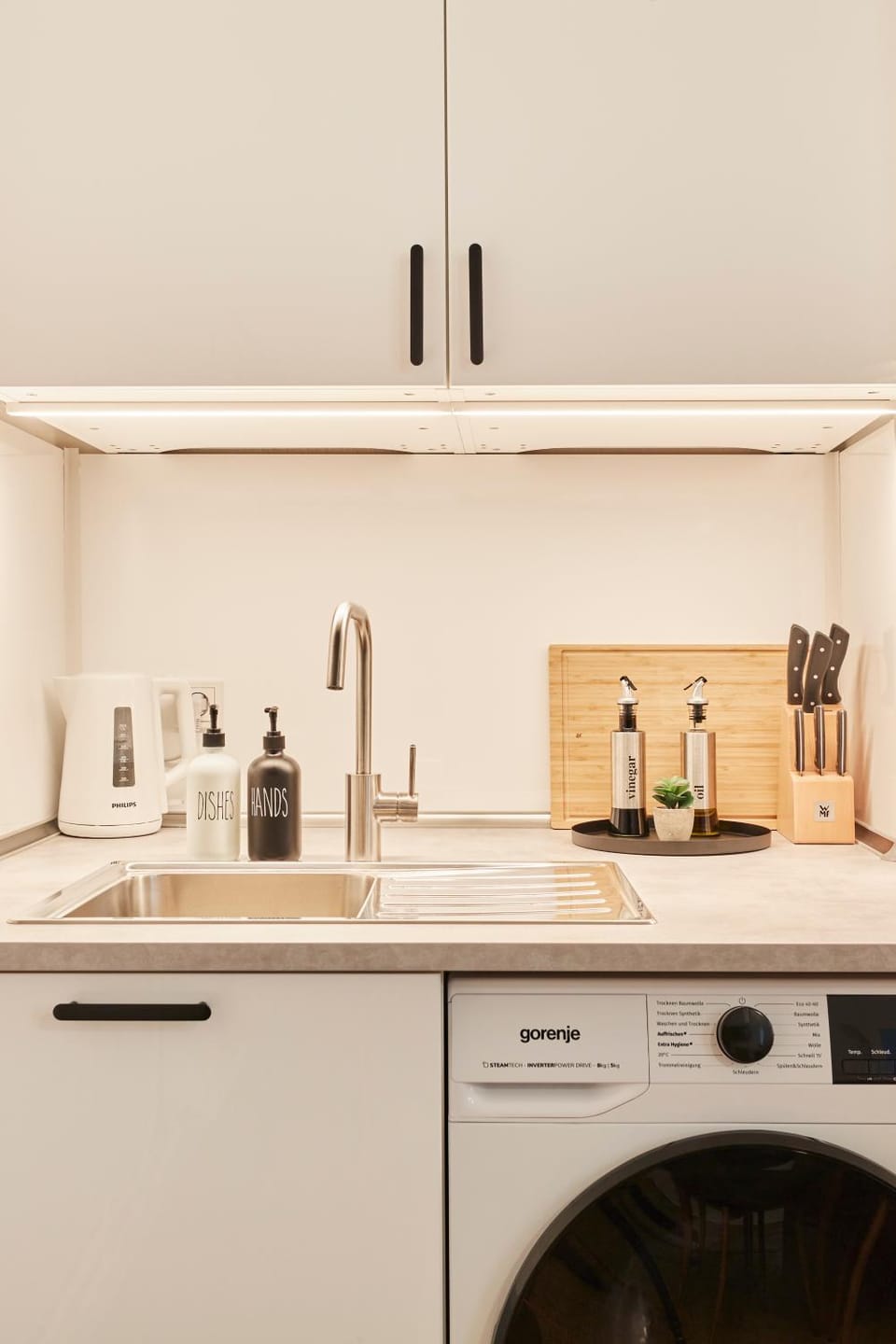 Kitchen or kitchenette, washing machine, kitchen