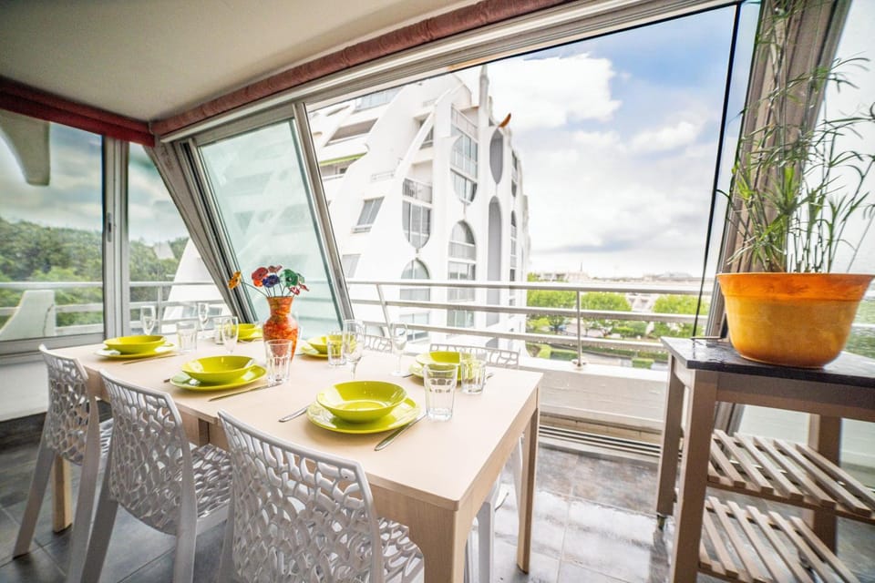 View (from property/room), Living room, Dining area