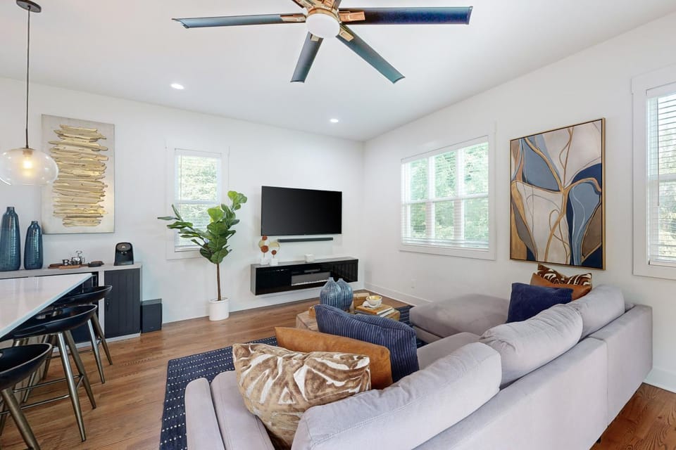 Atlanta Townhome: Walk to Mercedes-Benz Stadium! House in Atlanta