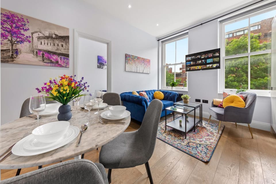 Living room, Seating area, Dining area
