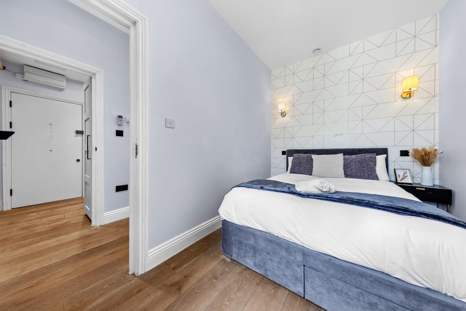 Bed, Photo of the whole room, Bedroom, wardrobe