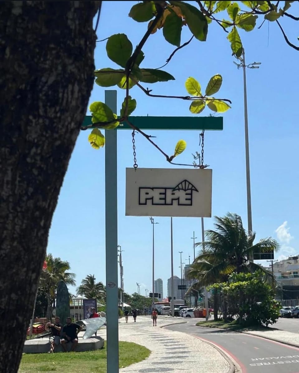 Apto vista para o mar em Barra da Tijuca Posto 1 da Praia do Pepê e esquina com a Olegario Maciel Apartment in Rio de Janeiro