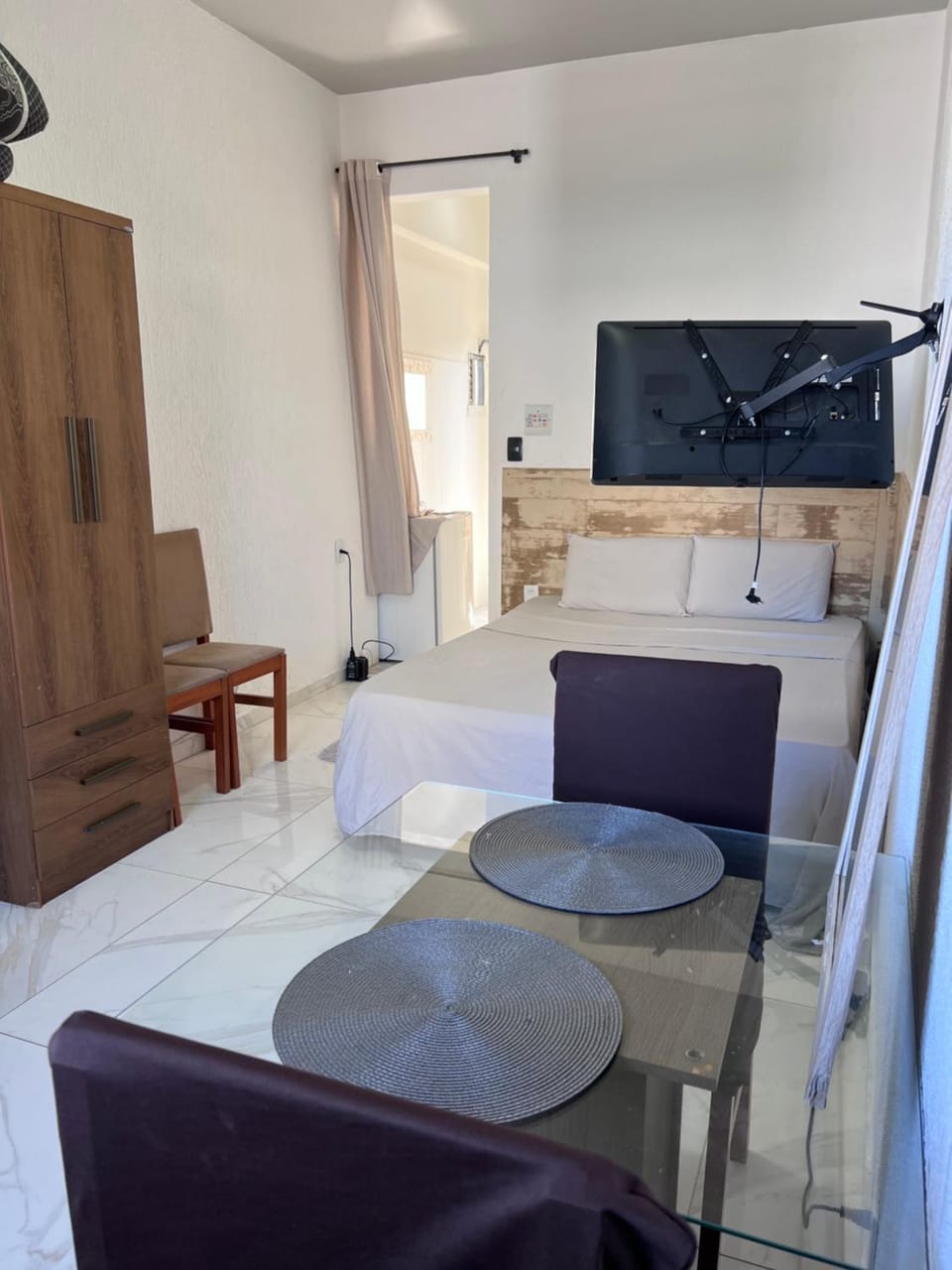 Apto vista para o mar em Barra da Tijuca Posto 1 da Praia do Pepê e esquina com a Olegario Maciel Apartment in Rio de Janeiro
