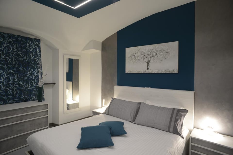 Bed, Bedroom, wardrobe, air conditioner