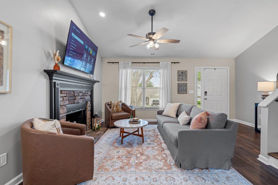 Relaxing 3-Bedroom Home Close to City Center House in Cartersville