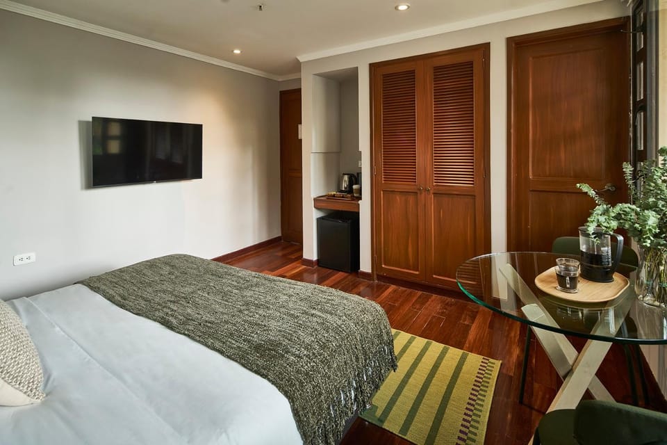 TV and multimedia, Dining area, wardrobe