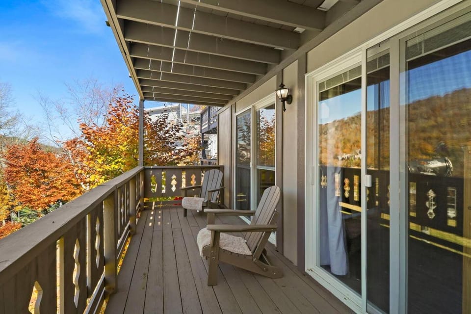 Property building, View (from property/room), Balcony/Terrace