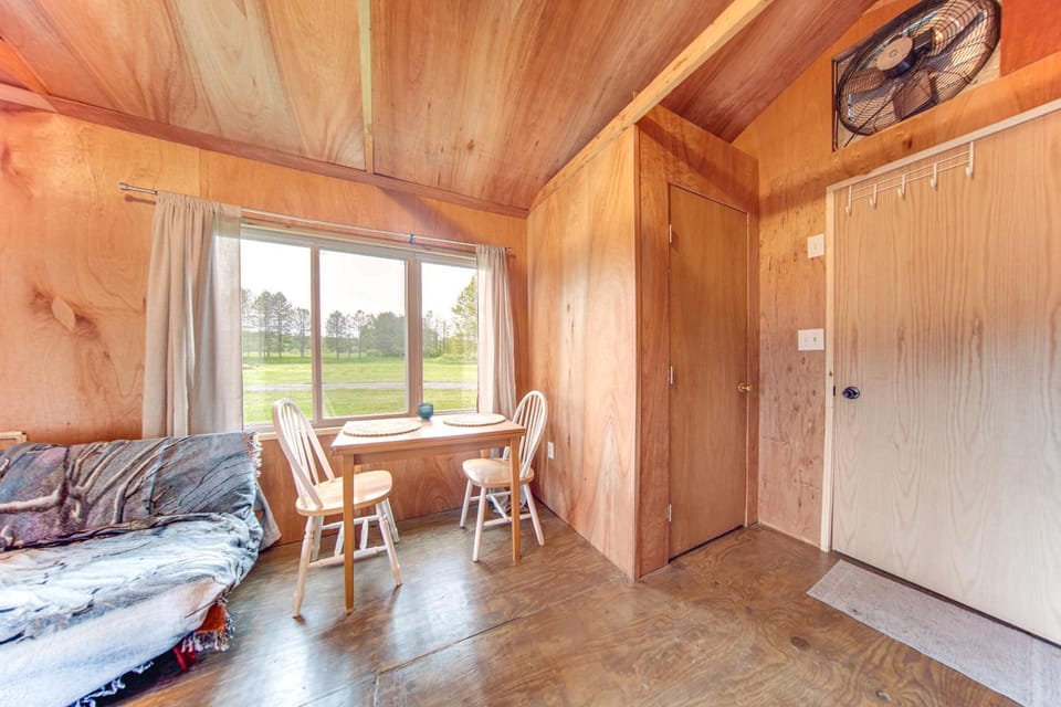 Dog-Friendly Cabin Near Pymatuning Lake! Cabin in Lake Erie