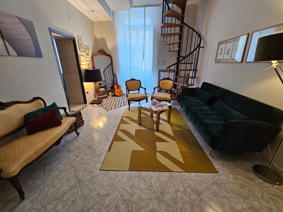 Living room, Photo of the whole room