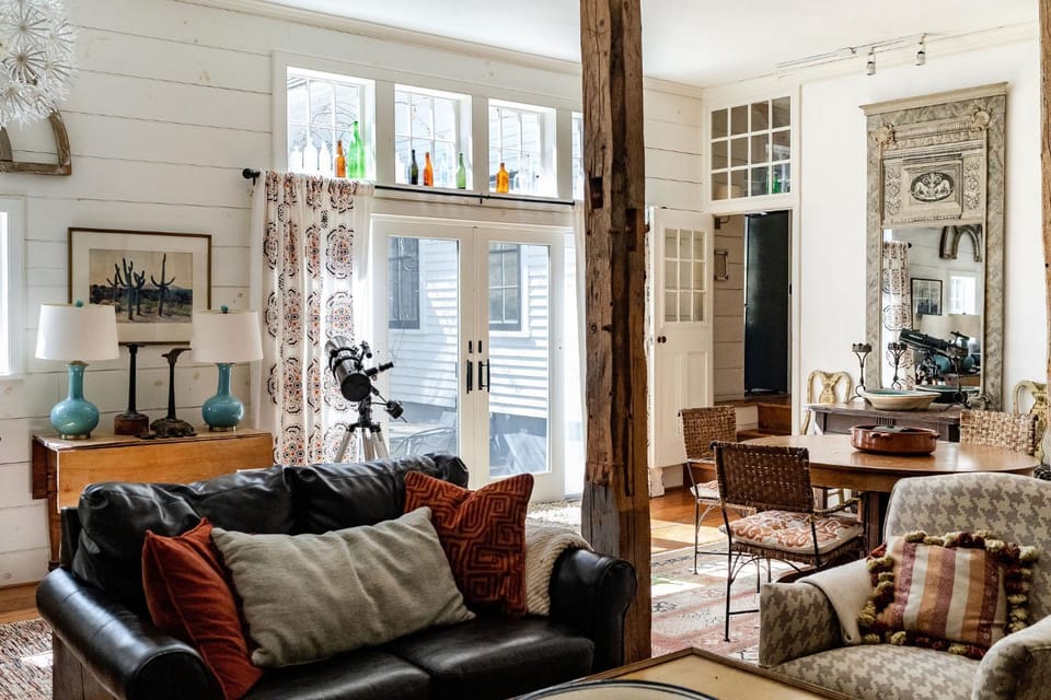 Living room, Seating area, Family