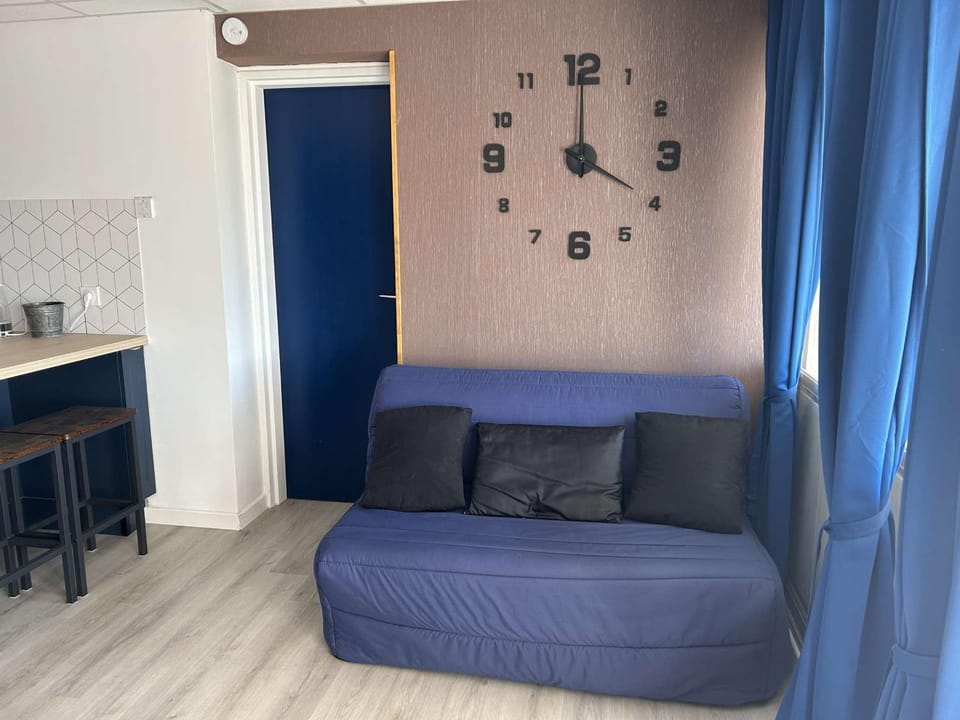 Appartement rénové, 4 couchages, proche plage et commerces, parking privé, Port Camargue - FR-1-250-44 Apartment in Le Grau-du-Roi