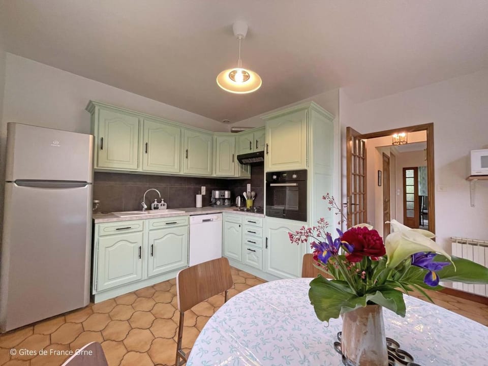 Maison spacieuse pour 15 personnes avec jardin et animaux admis - FR-1-497-206 House in Normandy