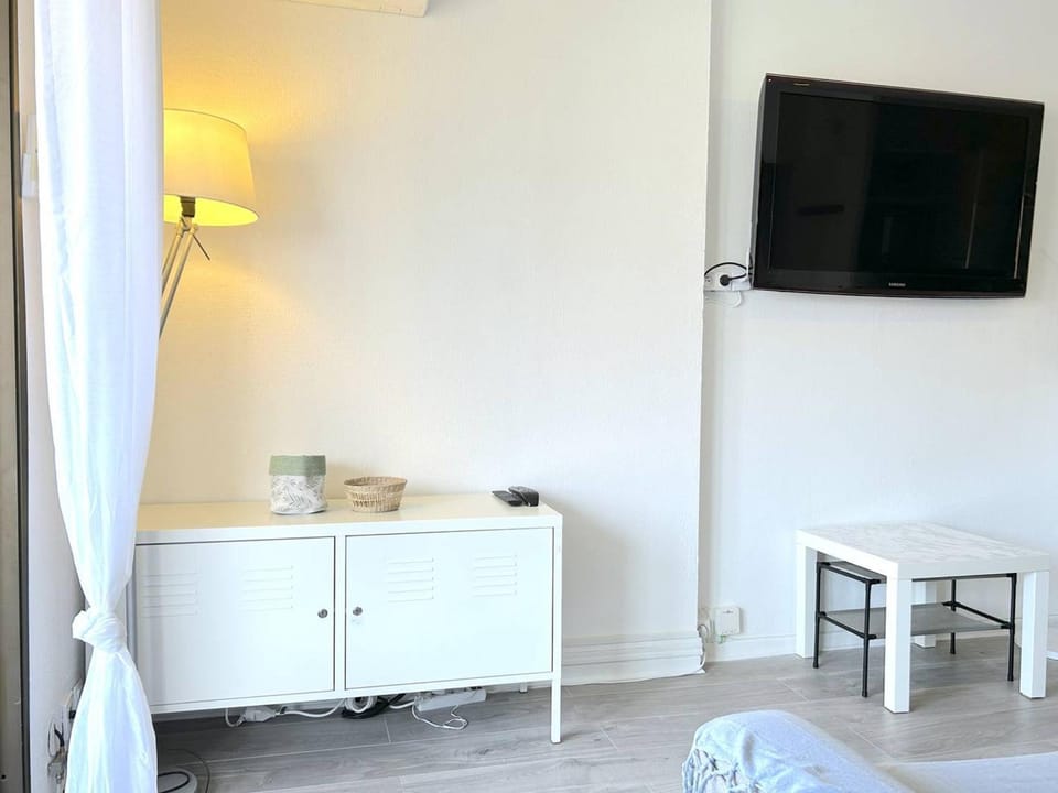 Appartement Climatisé 2 Pièces + Coin Nuit, Proche Plage et Commerces, 4 Couchages, Le Lavandou - FR-1-251-829 Apartment in Le Lavandou