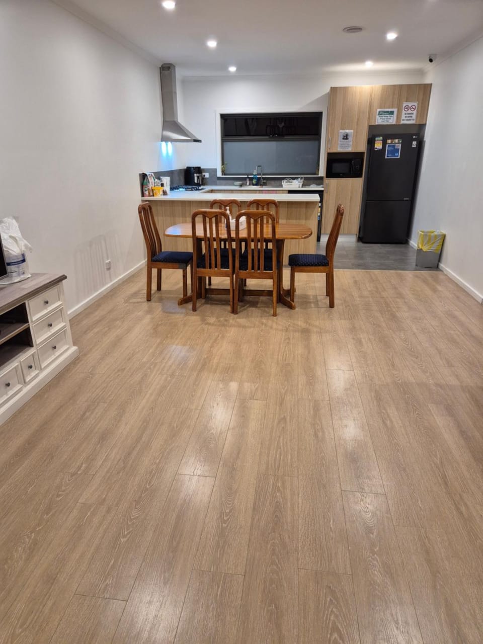 Kitchen or kitchenette, Dining area, oven, stove