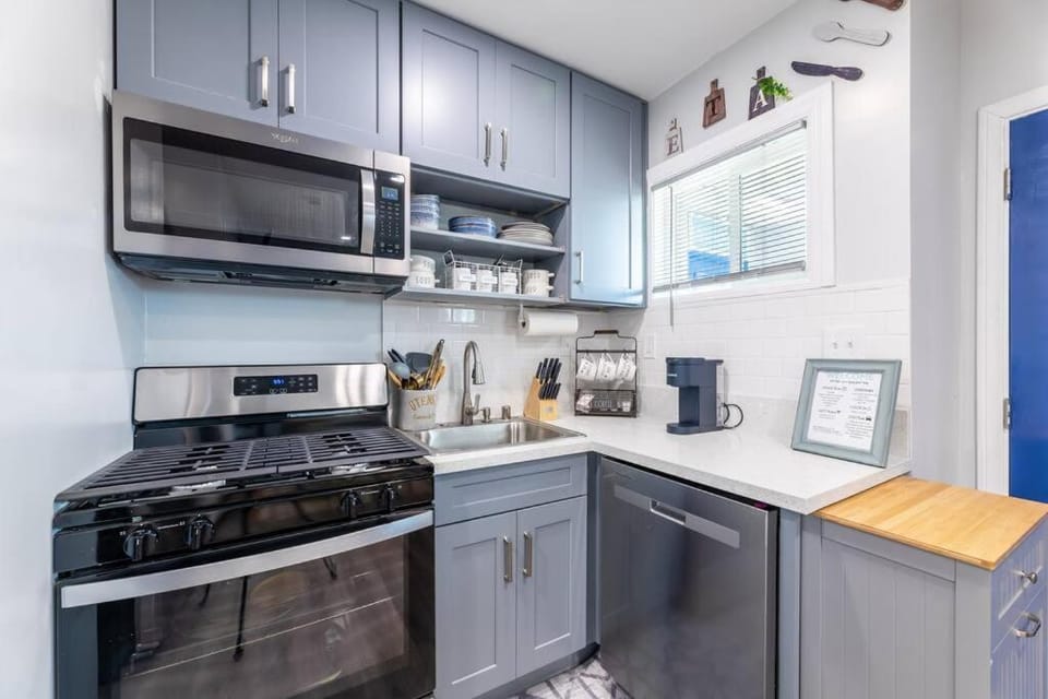 Kitchen or kitchenette, dishwasher, oven, stove