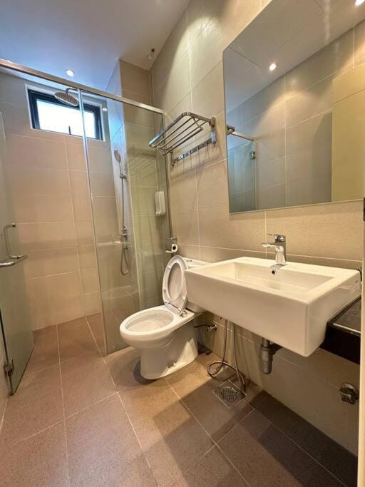 Atlantis Modern Pool View 4-6 pax Apartment in Malacca
