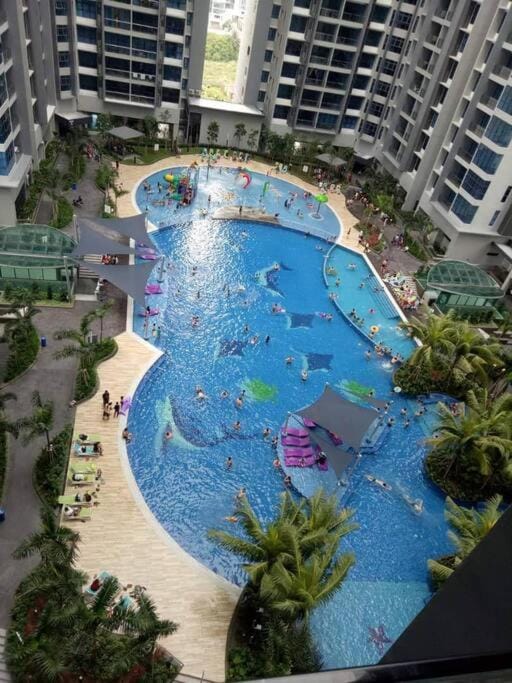 Atlantis Modern Pool View 4-6 pax Apartment in Malacca