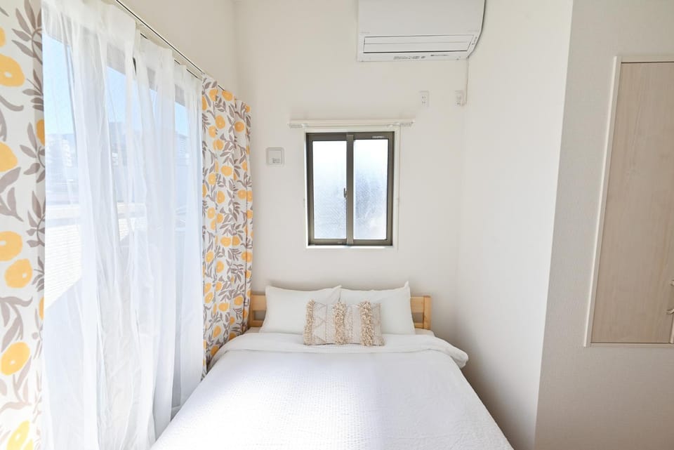 Bed, Photo of the whole room, Bedroom, air conditioner