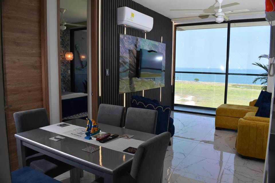 Living room, Dining area