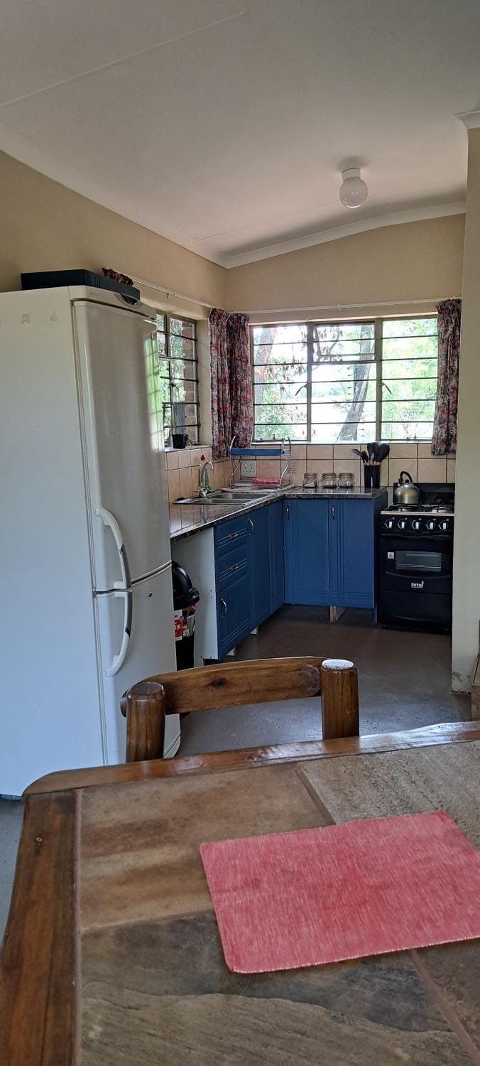 Kitchen or kitchenette, oven