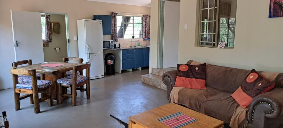 Kitchen or kitchenette, Living room, Seating area, Dining area, pet friendly