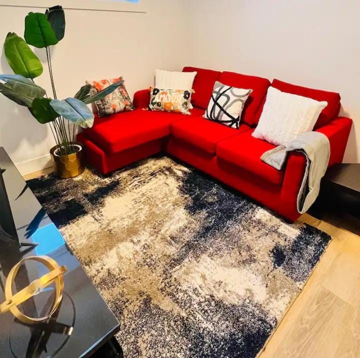 B21 River Valley 2bd Basement Suite House in Edmonton