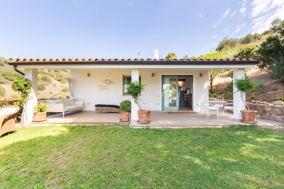 Villa Maffi - spaziosa, vista mare e parcheggio Villa in Sardinia