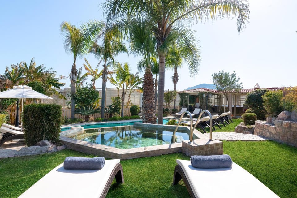 Pool view, Swimming pool, sunbed