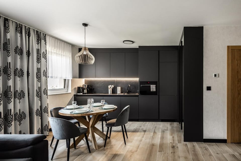 Kitchen or kitchenette, Living room, Seating area, Dining area