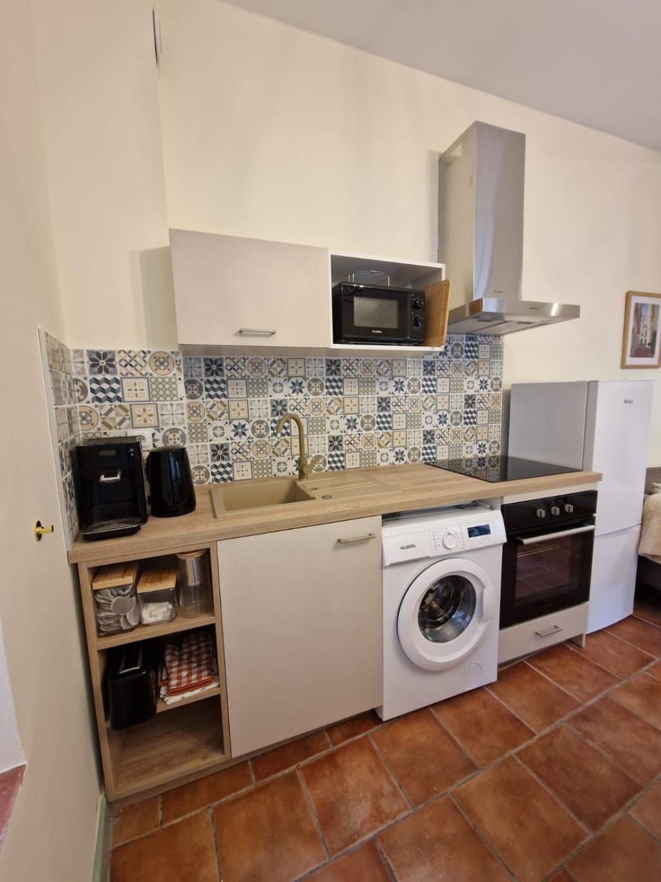 Kitchen or kitchenette