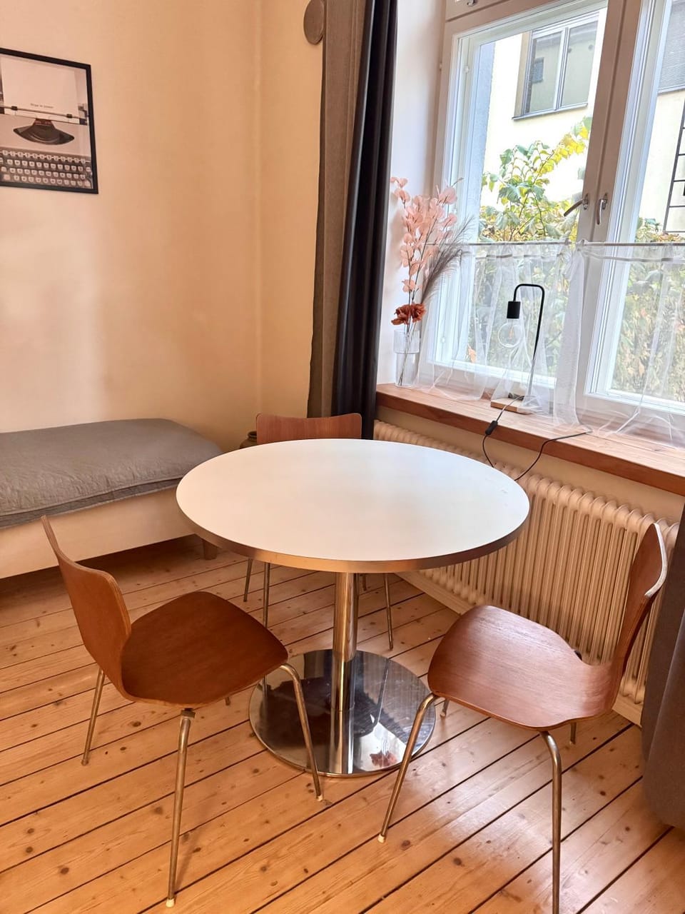 Seating area, Dining area